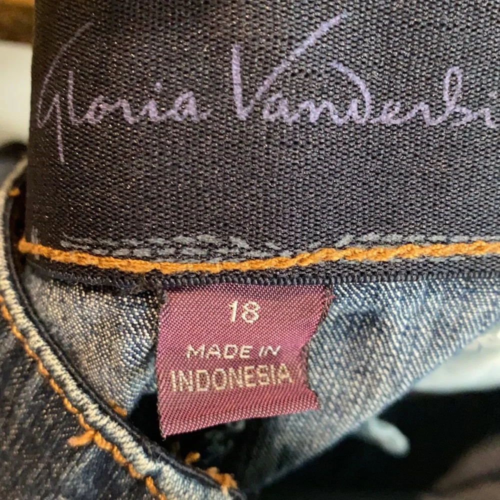 Gloria‎ Vanderbilt Capri